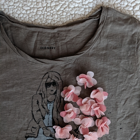 Old Navy 100% cotton graphic tee (size M) - Picture 3 of 5